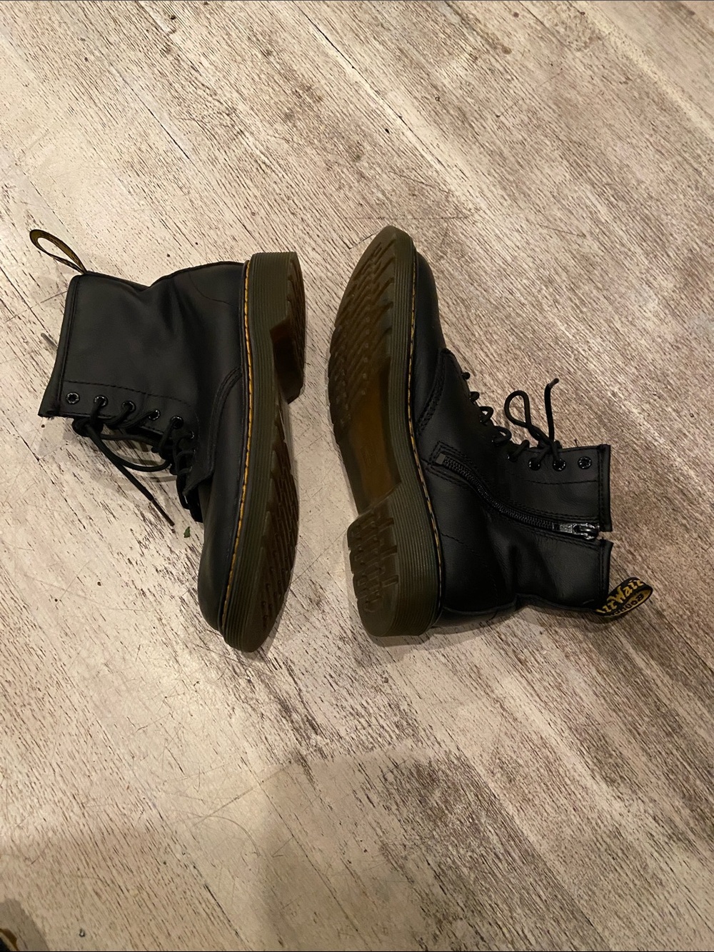 Black leather Dr Martens size US man’s 4 ladies size US 5 - Picture 7 of 9